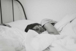 why am i sleeping too much, oversleeping headache, 6 dangerous side effects of oversleeping, Migraine