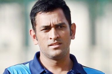 MS Dhoni rescued after fire at Dwarka Hotel