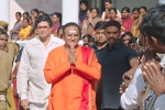 NTR Mahanayakudu movie story, NTR Mahanayakudu movie review, ntr mahanayakudu movie review rating story cast and crew, Telugu people