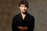 seafood allergy causes, shreya ghoshal hans mat pagli, sonu nigam in icu due to severe seafood allergy know causes symptoms, Shreya ghoshal