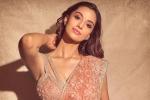 Mahesh Babu, Mahesh Babu, meenakshi chaudary in talks for guntur kaaram, Meenakshi chaudhary