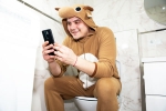 Phone Usage on Toilet doctors, Phone Usage on Toilet disadvantages, using your phone on the toilet will invite a painful disease, Robot