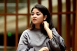 zaira wasim facebook, Zaira Wasim in bollywood, zaira wasim quits bollywood to focus on her faith islam, Dangal