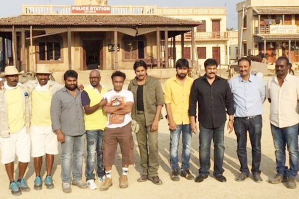 Chiranjeevi Meets Pawan Kalyan},{Chiranjeevi Meets Pawan Kalyan