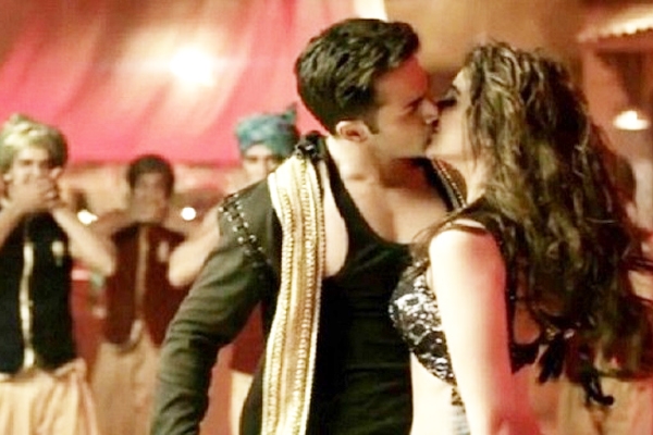 Varun Dhawan’s Special Kiss with Parineeti