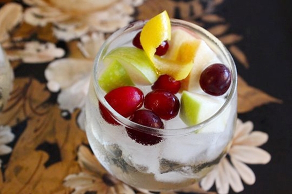 Cocktail drink for sizzling evening},{Cocktail drink for sizzling evening